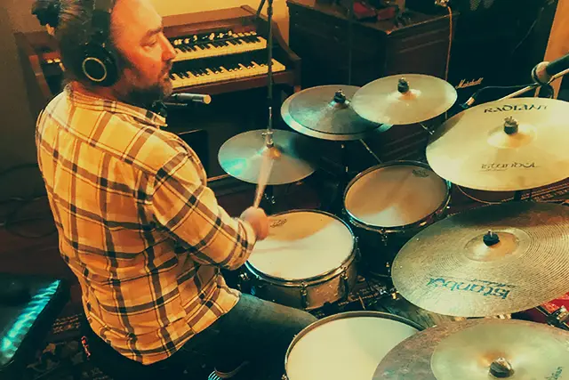 Nathan 'Floodsy' Winterflood nails a drum session